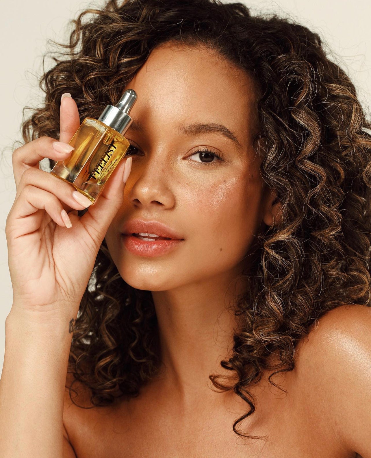 HOW TO USE FACIAL OILS IF YOU HAVE ACNE-PRONE SKIN